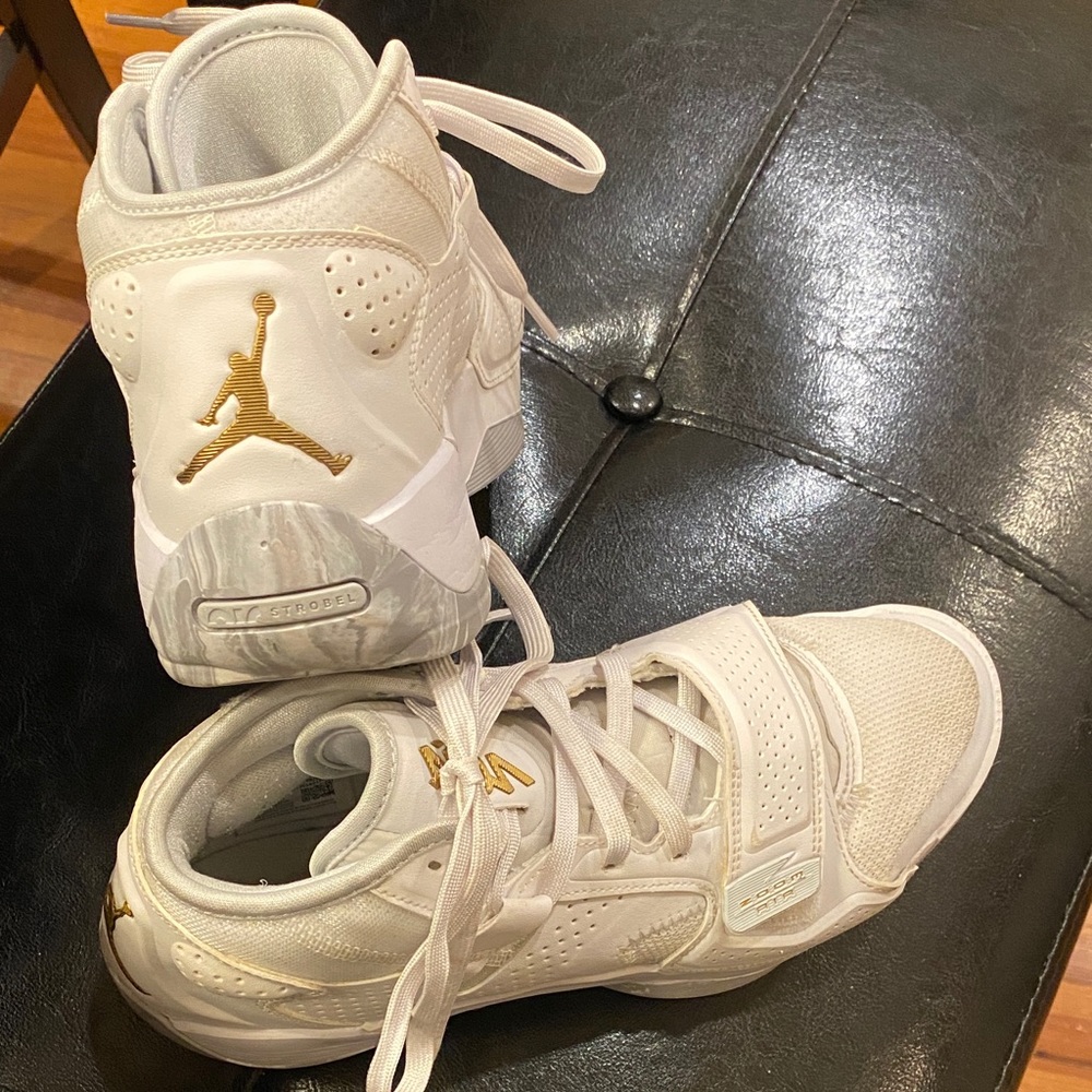 ✨ Jordan Zion EUC 7.5 women ✨